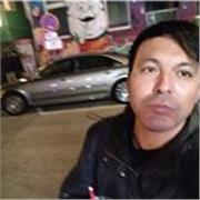 Profesor titulado de Castellano, con licenciatura en lengua y literatura española E hispanoamericana, con magister en literatura