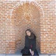 Profesora responsable y divertida con pasión para enseñar y hacer las clases amenas.