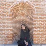 Profesora responsable y divertida con pasión para enseñar y hacer las clases amenas.