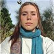 Profesora de biología con máster oficial y 4 años de experiencia impartiendo en español e inglés. 