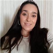 Soy profesora de infantil pero también trabajo materias de primaria. Soy paciente y divertida.