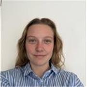 Profesora de inglés con nivel C1, con 3 años de experiencia impartiendo inglés en academias y clases particulares.