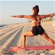 Instructora de Yoga con enfoque en bienestar, salud integral, equilibrio, consciencia corporal, flexibilidad y vitalidad para mejo