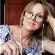 Insegnante di pittura e disegno, con 15 anni di esperienza, laureata dell'accademia d'arte ,insegno anche online, abito a Firenze