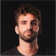 Studente universitario laureato offre lezioni di disegno e scultura