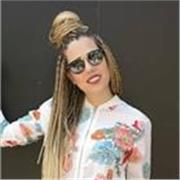 ¡Hola! Soy Lucía, profesora de maquillaje online con más de 5 años de experiencia. Enseño técnicas prácticas y creativas par