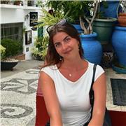 Profesora de canto con un año de experiencia., y productora de música especializada en la producción vocal