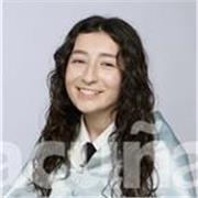 Profesora titulada en Administración y Dirección de Empresas.