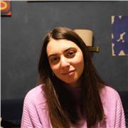 Laureata in Lingue e civiltà orientali (inglese e cinese)