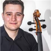 Graduado en el Conservatorio Superior de Música. Clases particulares de Violonchelo a nivel elemental-medio en A Coruña.