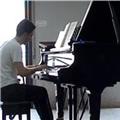 Docente di pianoforte al liceo musicale statale, impartisco lezioni private di pianoforte classico e moderno