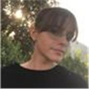 Profesora de matemáticas imparte clases particulares online a niños de primaria