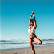 Profesora de yoga vinyasa