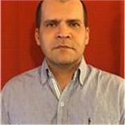 Profesor de español imparte clases a todas las edades