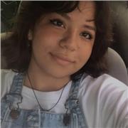 Estudiante universitaria imparte clases a niños de 3 a 9años