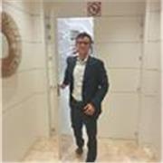 En primer lugar me considero un joven inquieto, disciplinado y muy afortunado con las oportunidades que he tenido y he buscado.
