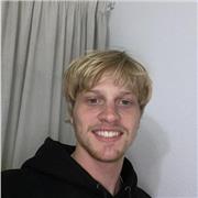 ¡Hola! Puedo enseñarte tanto inglés como francés. ¡Podemos encontrar la mejor manera para que aprendas a entenderte y expresarte!