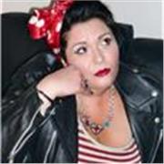 Insegnante esperta in laboratori creativi , disegno di base , pittura.