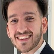 Laureato magistrale in mediazione linguistica, turismo e culture. triennale in lingue e letterature straniere e mediazione linguis
