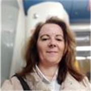 Profesora nativa de español con Diplomatura de Magisterio,me ofrezco para dar clases de inglés y español para refuerzo.