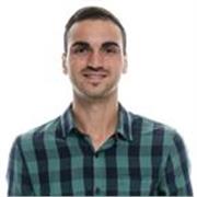 Soy una persona dinámica y metódica, me gusta basar mis clases en la práctica y el aprendizaje activo.