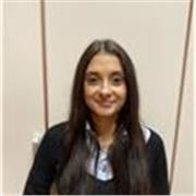 Studentessa che offre ripetizioni di letteratura italiana