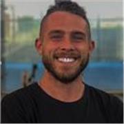 ¡Hola! Soy Rubén, entrenador personal.
Desde hace 5 años ayudo a personas como tú a alcanzar sus metas físicas y mejorar sus hábit