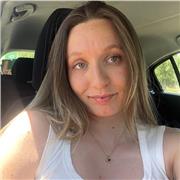 Soy maestra de Educación Primaria y tengo bastante experiencia tanto dando clases particulares como de monitora de actividades.