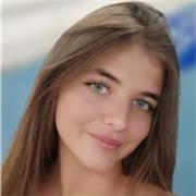 Profesora de Química de bachillerato. Además de otras asignaturas de secundaria y primaria. También cuido niños.