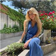 Me llamo Alejandra, tengo 18 años, el titulo del C1 en ingles, un 9,44 en el bachillerato de ciencias de la salid y un 12,8 en la EVAU. Ofrezco clases particulares de matemáticas, biología, inglés y química. Vivo en Boadilla del monte, el precio rondaria