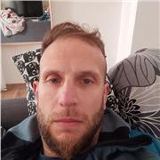 Laureato in storia, offre ripetizioni per ogni grado scolastico.