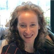 Laureata in storia dell'arte medievale e moderna, specializzata in beni storico-artistici