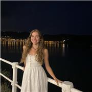 Profesora de repaso general, prefiero edades más pequeñas, se me dan mejor, pero también soy apta para edades más mayores.