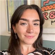 Studentessa universitaria impartisce lezioni di inglese per tutte le età. Dalla grammatica per chi è alle prime armi, a chi cerca di cimentarsi in una conversazione più spigliata e in una scrittura complessa