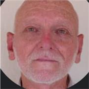 Profesor de Química dicta clases a nivel de educación media y universitario