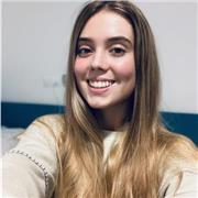 Soy una chica cercana y empática, apasionada por ayudar a los niños con las matemáticas y con el inglés en Barcelona