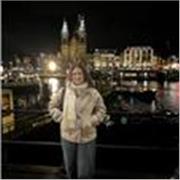 Prof de maths qui donne des cours de soutien scolaire et d’aide aux devoirs pour les enfants, allant de la primaire au collège.