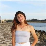 Doy clases de economía/sociologia del sistema francés. Soy una estudiante francesa de derecho y global governance en ESADE