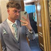 Entrenador de fútbol para niños o monitor de niños.