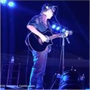 Soy músico profesional, toco guitarra, bajo electrico, guitarra acústica. También puedo dar clases de grabación por ordenador, programas de grabación y masterización, etc