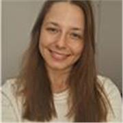 Alumna del grado de Psicología en la Universidad Rovira I Virgili. Capacitada para la enseñanza de estudios primarios e idiomas.