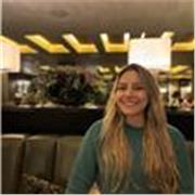 Profesora de matemáticas, química y biología, apta para dar clases a alumnos de cualquier edad.