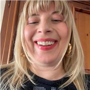 Insegnante , impartisce accurate lezioni di Italiano e letteratura a studenti di ogni ordine e grado