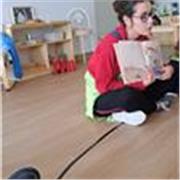 Tecnica de educacion, nativa português, fluent english, formacion en artes.