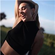 Profesora de danza para todos los niveles, desde 5 hasta 60 años, impartiendo clases privadas de teoría, técnica y coreografía.