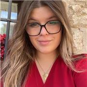 Soy una chica que llevo 4 años impartiendo clases particulares de inglés a niños de todas las edades menos de universidad.