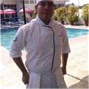 Chef con conocimientos en gastronomía internacional y repostería