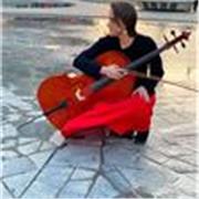 Offro lezioni di violoncello cercando di farlo in. Modo coinvolgente e divertente , senza però tralasciare i fondamenti tecnici .