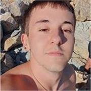 Soy una persona que tiene el bachillerato científico y que estudia en la universidad. Soy simpático, divertido, inteligente y amistoso. Puedo dar clases particulares de refuerzo de primaria de forma presencial en la zona de Benidorm o alrededores o tambié