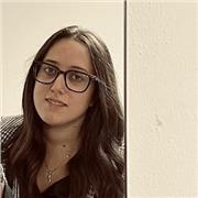 Mi chiamo Gloria, ho 26anni, sono diplomata al liceo linguistico e laureata in architettura.
Ho esperienza nell'insegnamento in quanto faccio spesso supplenze sia su sostegno sia su posto comune in scuole elementari. 
Mi piace molto stimolare i ragazzi